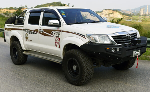 PARAURTI SCATOLATO CON PORTAVERRICELLO TOYOTA HILUX